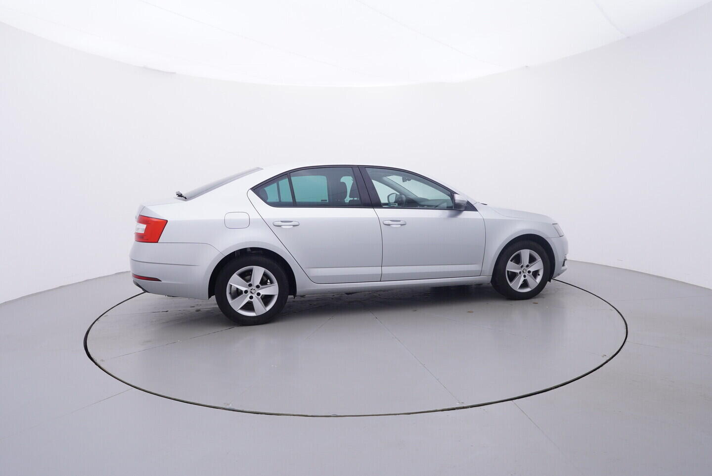OZ190V01693_15.webp_OCTAVIA Ambition Plus 1.6 TDI 85 kW manuál, DPH