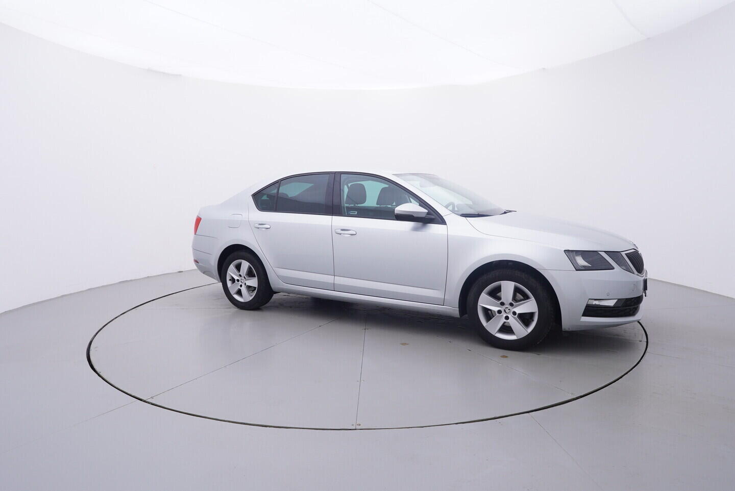 OZ190V01693_16.webp_OCTAVIA Ambition Plus 1.6 TDI 85 kW manuál, DPH