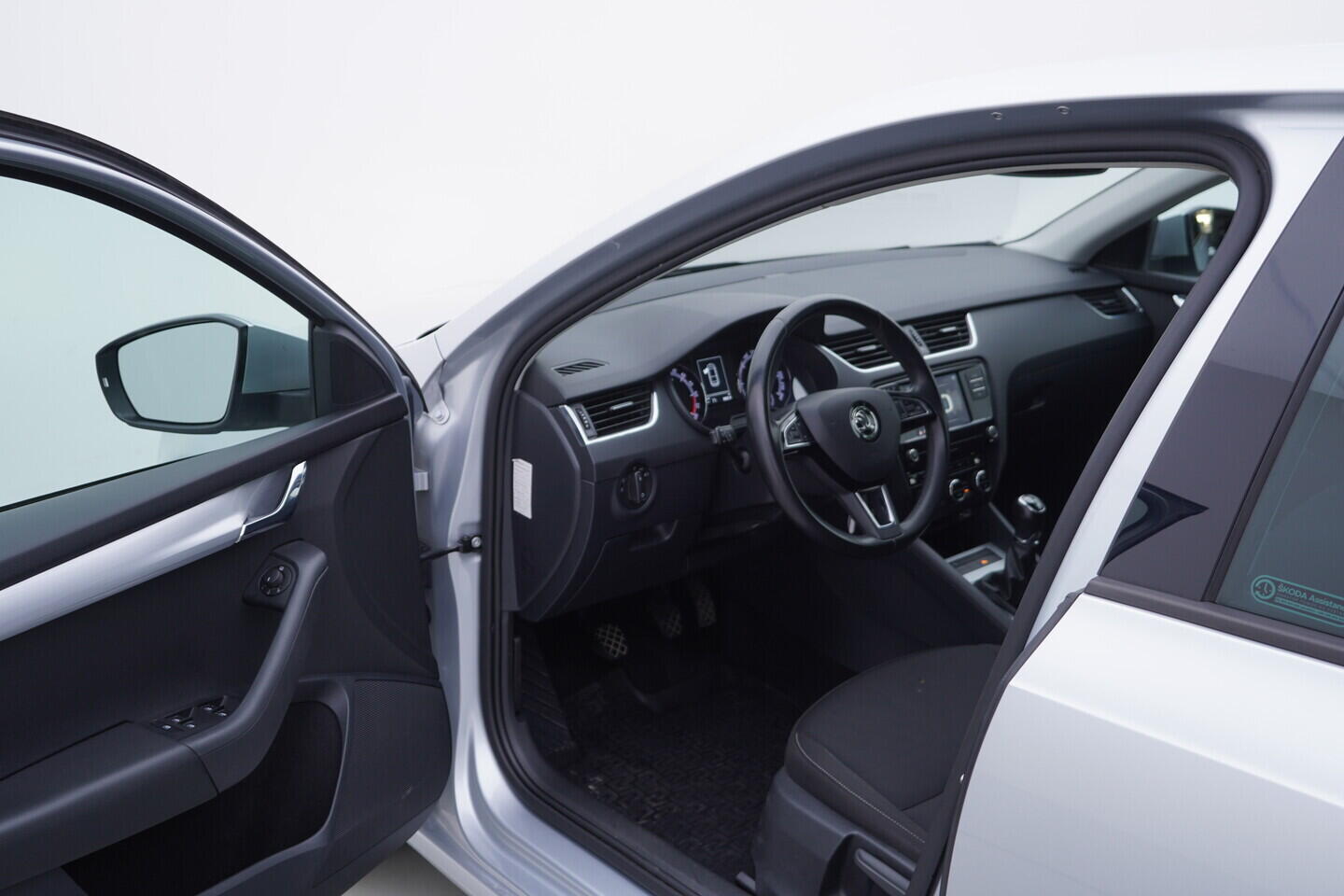 OZ190V01693_18.webp_OCTAVIA Ambition Plus 1.6 TDI 85 kW manuál, DPH