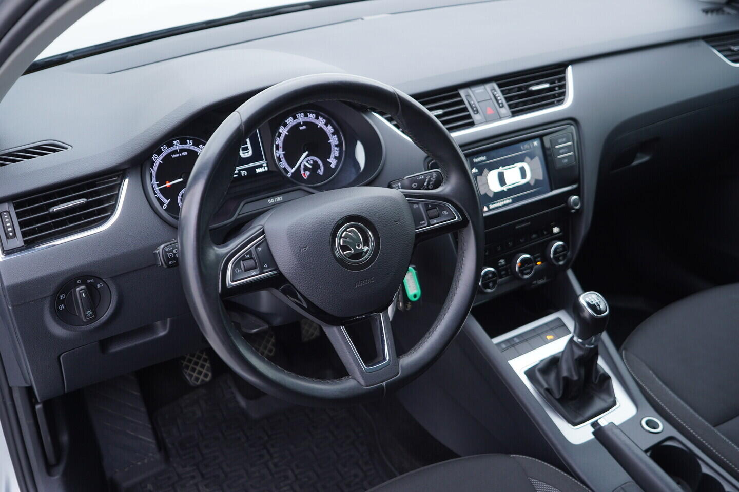 OZ190V01693_21.webp_OCTAVIA Ambition Plus 1.6 TDI 85 kW manuál, DPH