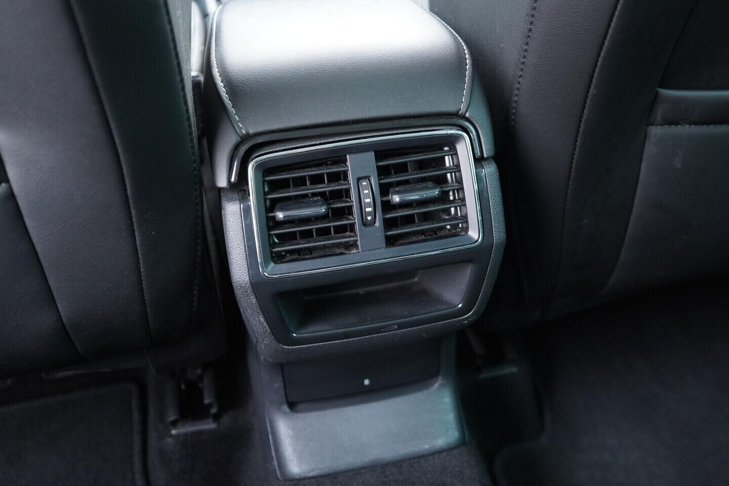 OZ190V01696_36.webp_KAROQ Style 2.0 TDI 85 kW automat, DPH