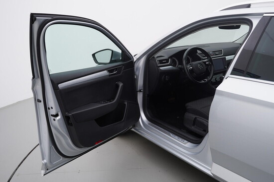 ŠKODA SUPERB Bussines 2.0 TDI 110 kW automat, DPH_4