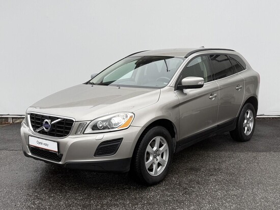 VOLVO XC60 Momentum 2.0 D3 120 kW manuál_1