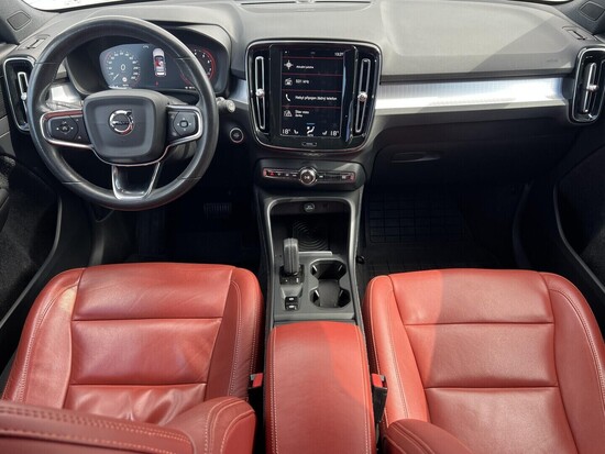 VOLVO XC40 Momentum 2.0  182 kW manuál, DPH_4