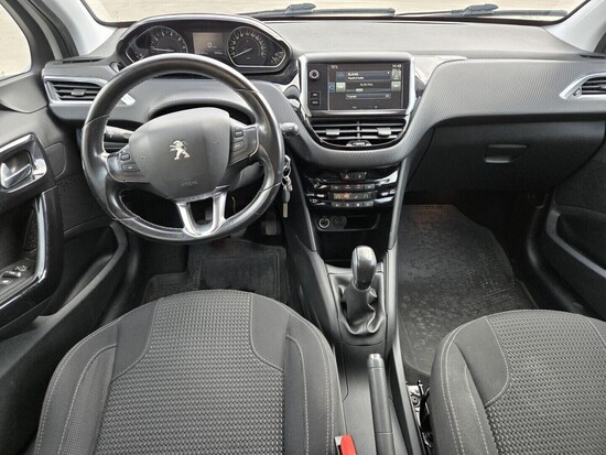 PEUGEOT 208 Allure 1.2 Puretech 60 kW manuál_4