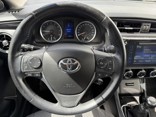 TOYOTA COROLLA Active 1.6 i 97 kW manuál_5