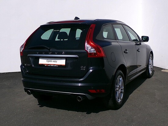 VOLVO XC60 R-design Momentum 2.4 D4 133 kW automat_3