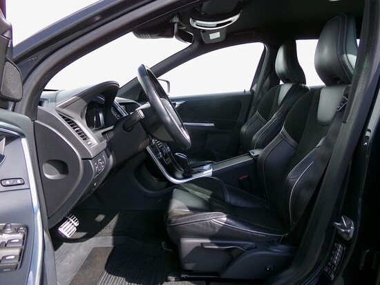 VOLVO XC60 R-design Momentum 2.4 D4 133 kW automat_4