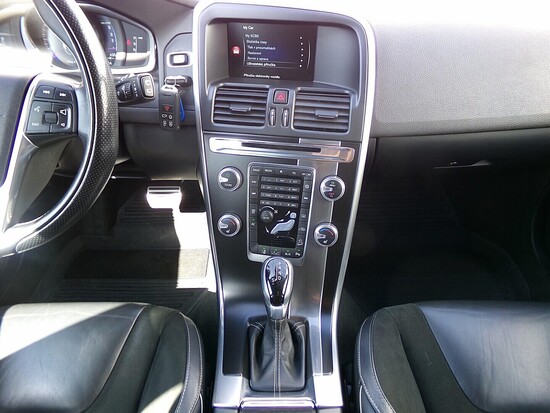 VOLVO XC60 R-design Momentum 2.4 D4 133 kW automat_5