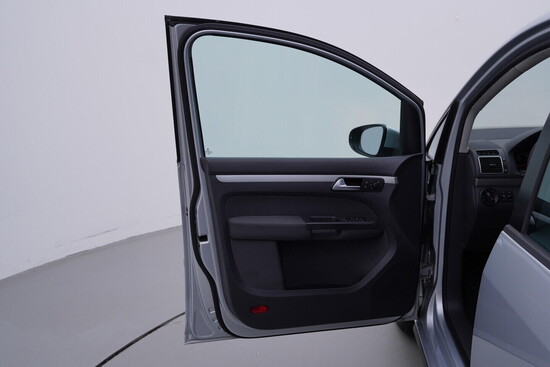VOLKSWAGEN TOURAN Trendline 1.6 TDI 77 kW manuál, DPH_4