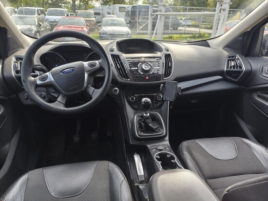 FORD KUGA Titanium 2.0 TDCi 120 kW manuál_4