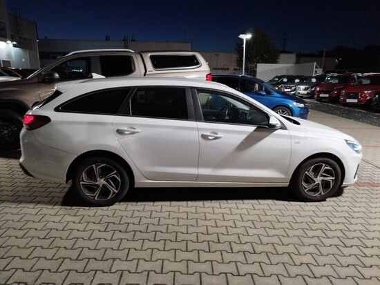 HYUNDAI I30 Smart 1.5 T-GDI 118 kW manuál_3
