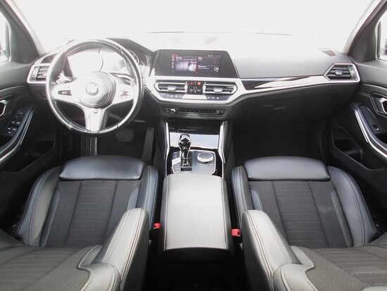 BMW 320 2.0 320i AT 135 kW automat_4