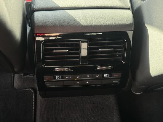 VOLKSWAGEN TOUAREG R-LINE 3.0 TDI 170 kW automat, DPH_5