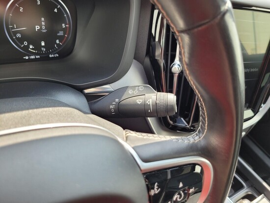 VOLVO XC60 R-design 2.0 B4 145 kW automat, DPH_5