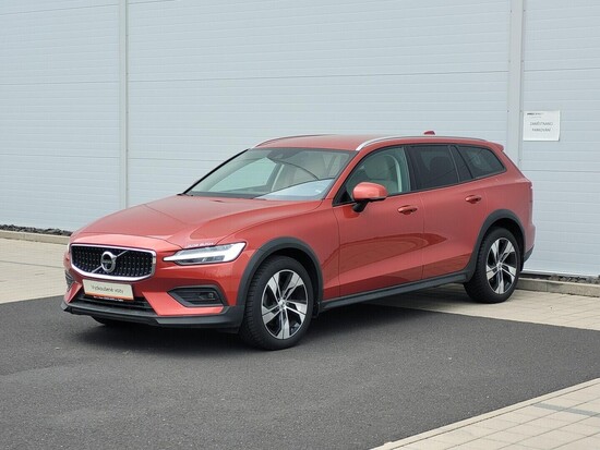 VOLVO V60 Cross Country AWD 2.0 B4 145 kW automat, DPH_1