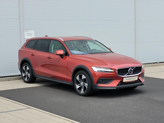 VOLVO V60 Cross Country AWD 2.0 B4 145 kW automat, DPH_2