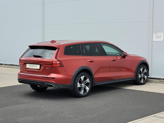 VOLVO V60 Cross Country AWD 2.0 B4 145 kW automat, DPH_3
