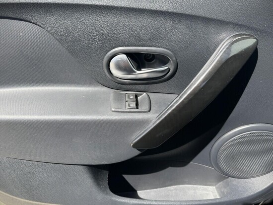 DACIA SANDERO Access 1.0             54 kW manuál_5