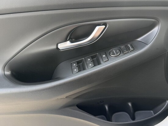 HYUNDAI I30 Smart 1.6 CRDi 85 kW manuál_5