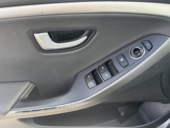 HYUNDAI I30  1.6 CRDi 100 kW manuál_5