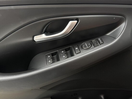 HYUNDAI I30 Smart 1.0 T-GDI _ kW manuál_5