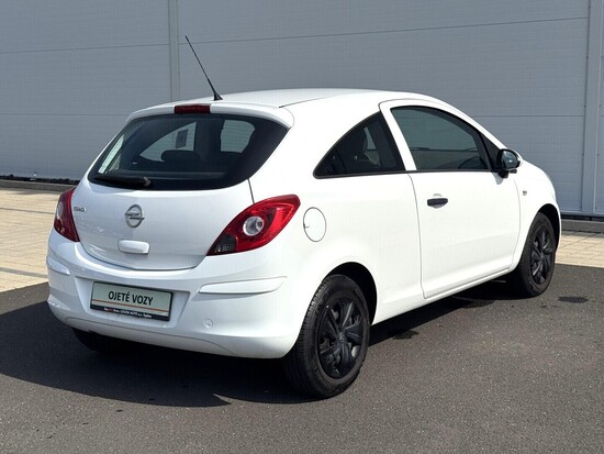 OPEL CORSA Selection Comfort 1.2 i 63 kW manuál_3