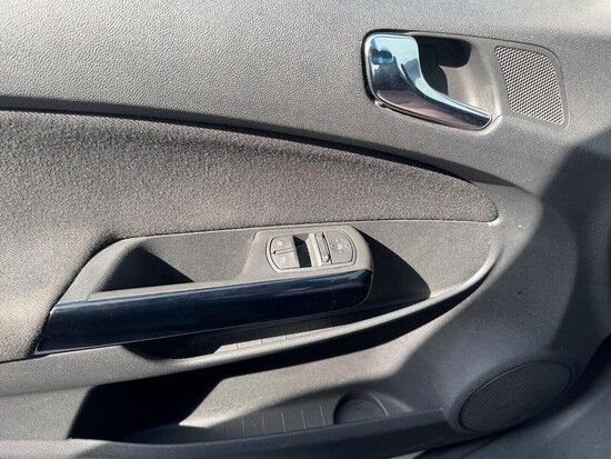 OPEL CORSA Selection Comfort 1.2 i 63 kW manuál_5