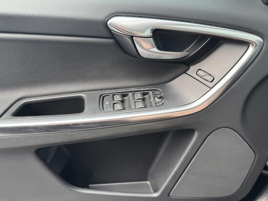 VOLVO XC60  2.0 D4 120 kW automat_5