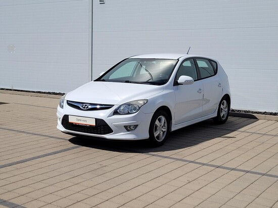 HYUNDAI I30 Trikolor 1.4  81 kW manuál_1