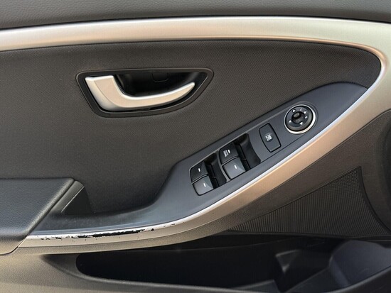 HYUNDAI I30 Trikolor Komfort 1.4 CVVT 74 kW manuál_5