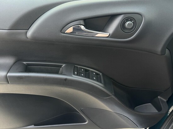 OPEL MERIVA Cosmo 1.4 TURBO 88 kW manuál_5