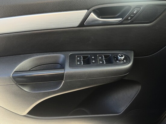 VOLKSWAGEN SHARAN Highline 2.0 TDI 130 kW automat_5