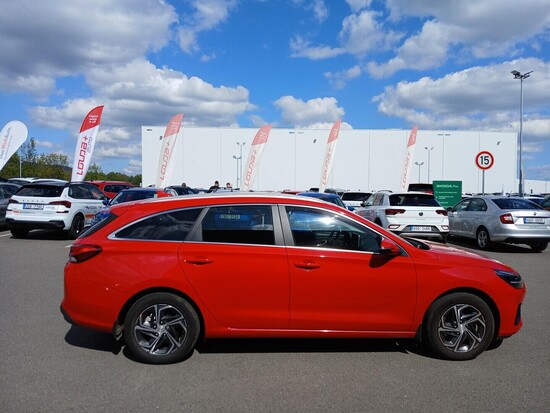 HYUNDAI I30 Smart 1.5  80 kW manuál_3