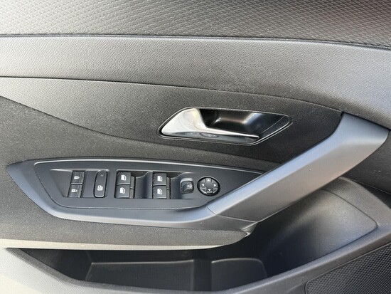 PEUGEOT 308 Active 1.2 PureTech 81 kW manuál_5