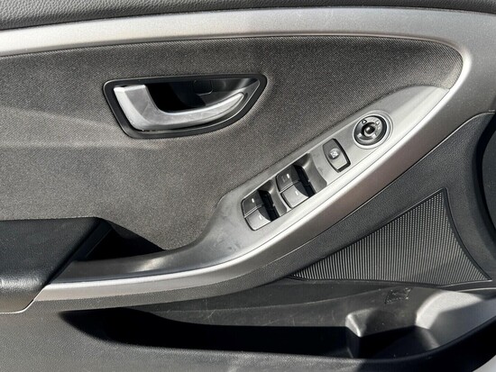 HYUNDAI I30 Trikolor 1.6 GDi 88 kW manuál_5