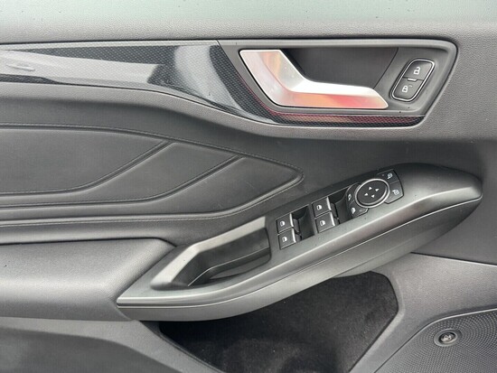 FORD FOCUS ST 2.3 EcoBoost 206 kW manuál_5