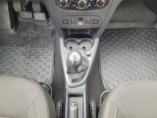 DACIA SANDERO  1.1 1.2 16 V 54 kW manuál_5