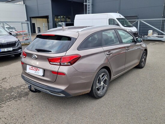HYUNDAI I30 Family Comfort 1.5 DPI 81 kW manuál_2