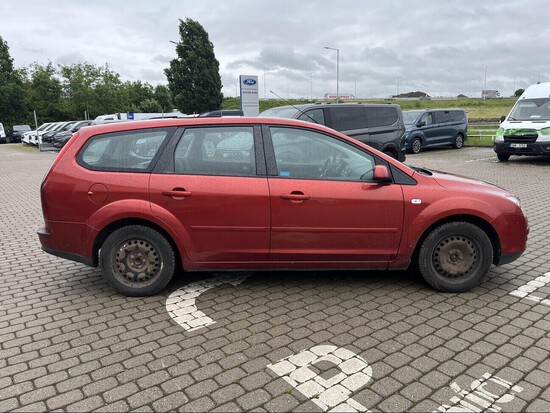 FORD FOCUS 1.6 . 74 kW manuál_3