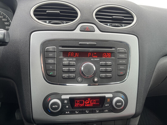 FORD FOCUS  1.6 . 74 kW manuál_5