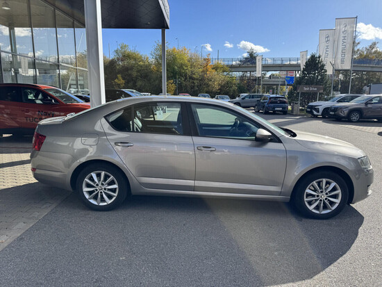 ŠKODA OCTAVIA Elegance 1.8 TSI 132 kW manuál_2