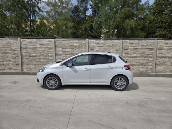 PEUGEOT 208 Allure 1.2 Puretech 60 kW manuál_3