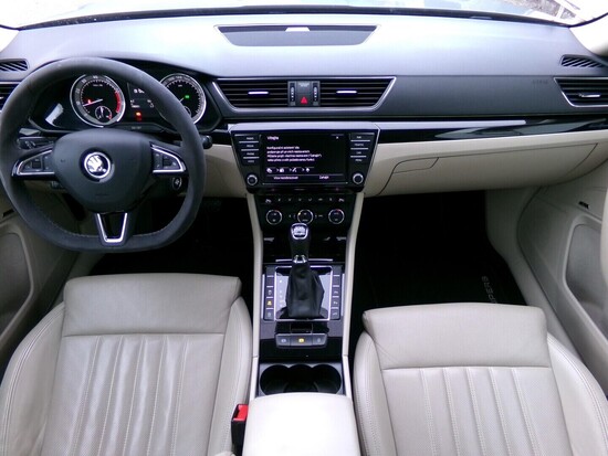 ŠKODA SUPERB L&K 2.0 TSI 206 kW automat_4