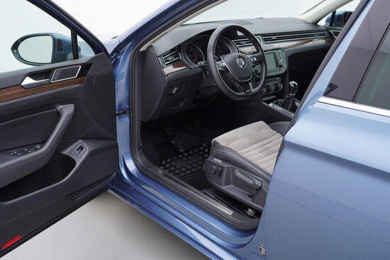 VOLKSWAGEN PASSAT VARIANT HIGHLINE 2.0 TDI 110 kW manuál_4