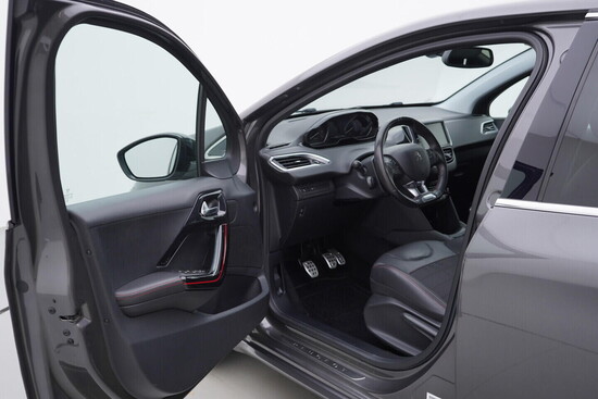 PEUGEOT 208 GT line 1.2  81 kW manuál_4