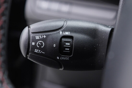 PEUGEOT 208 GT line 1.2  81 kW manuál_5