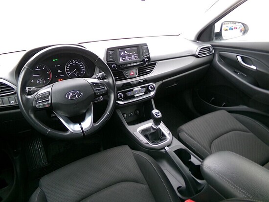 HYUNDAI I30 FASTBACK Comfort  1.6  100 kW manuál_5