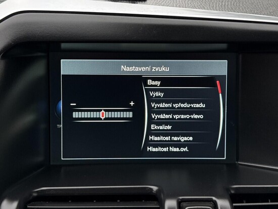 VOLVO XC60 Momentum 2.0 D4 133 kW manuál_5