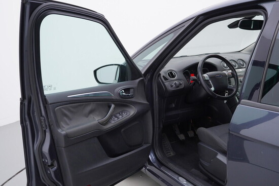 FORD S-MAX Trend 2.5 WA6 162 kW manuál_4